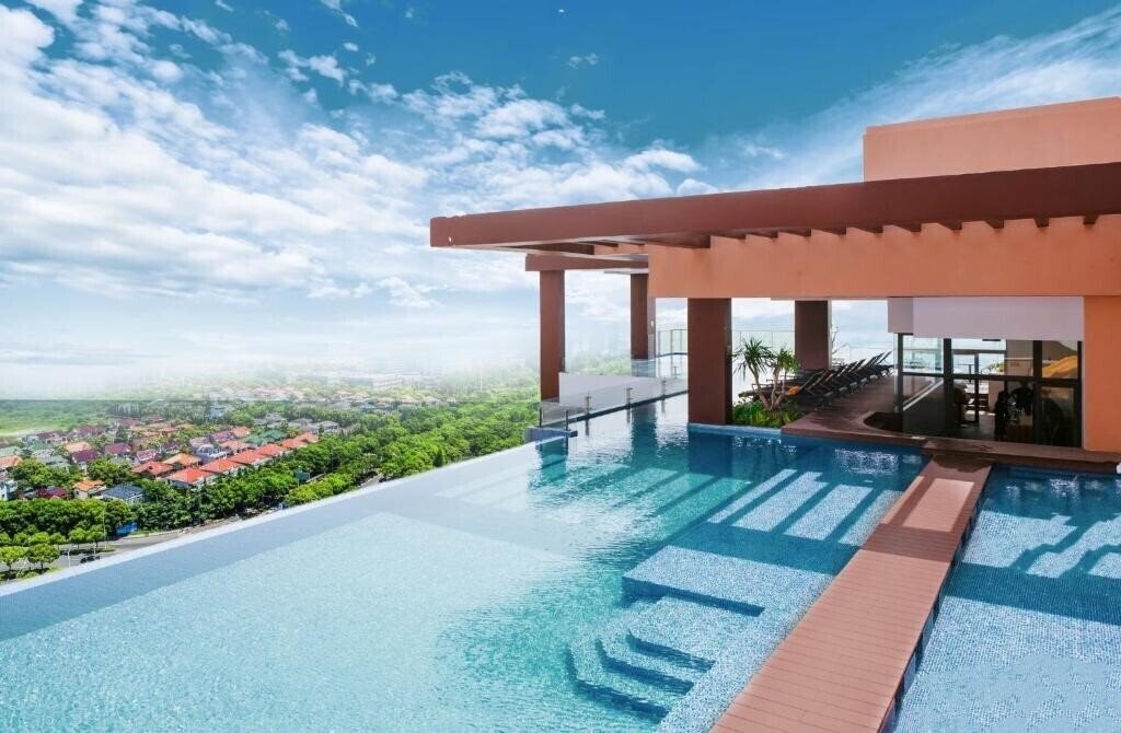 Фотографія La Vela Hue Hotel 4*