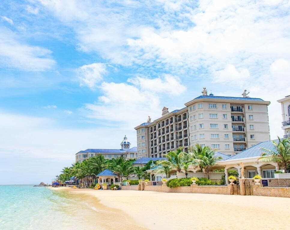 Готель Lan Rung Beach Resort 5*