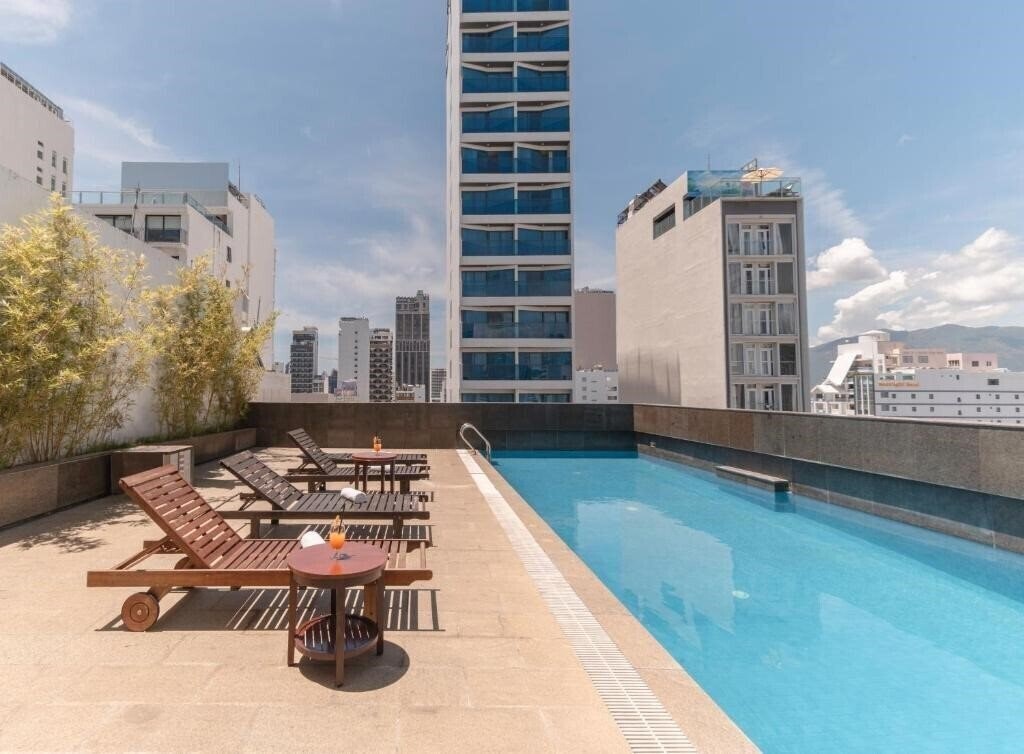 Готель Nhi Phi Hotel 3*