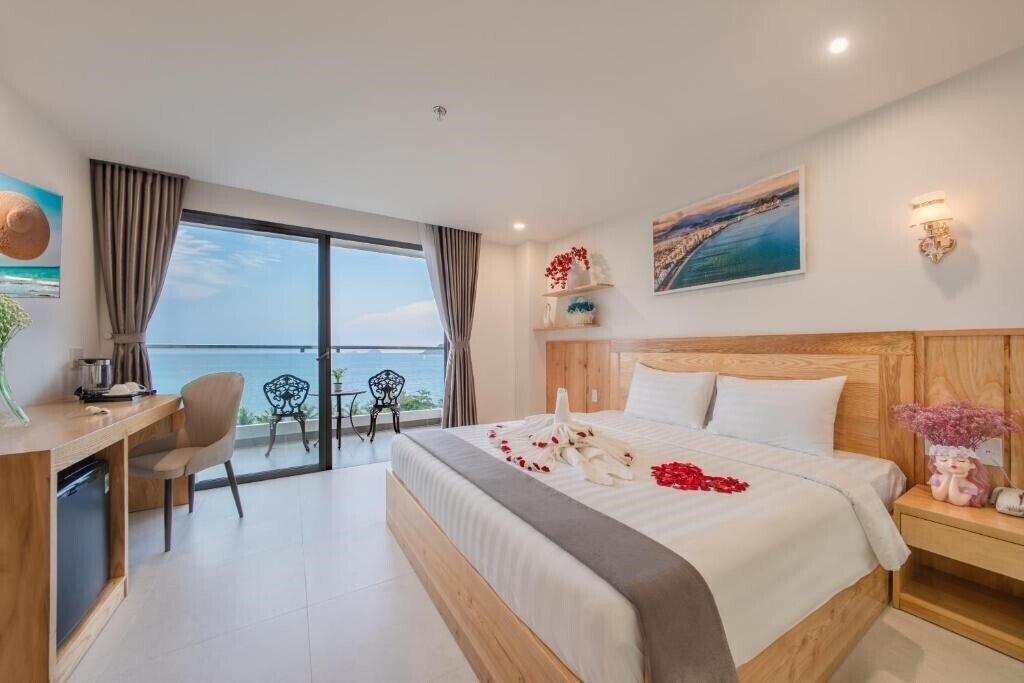 Отель Bluebay Hotel 3*