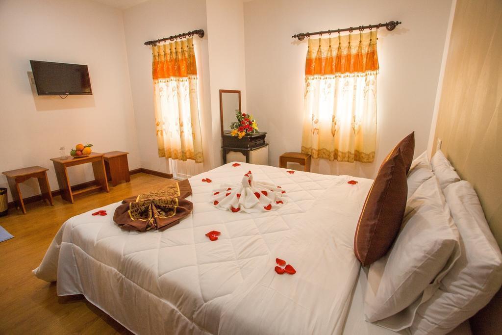 Готель Golden Tulip Hotel 3*