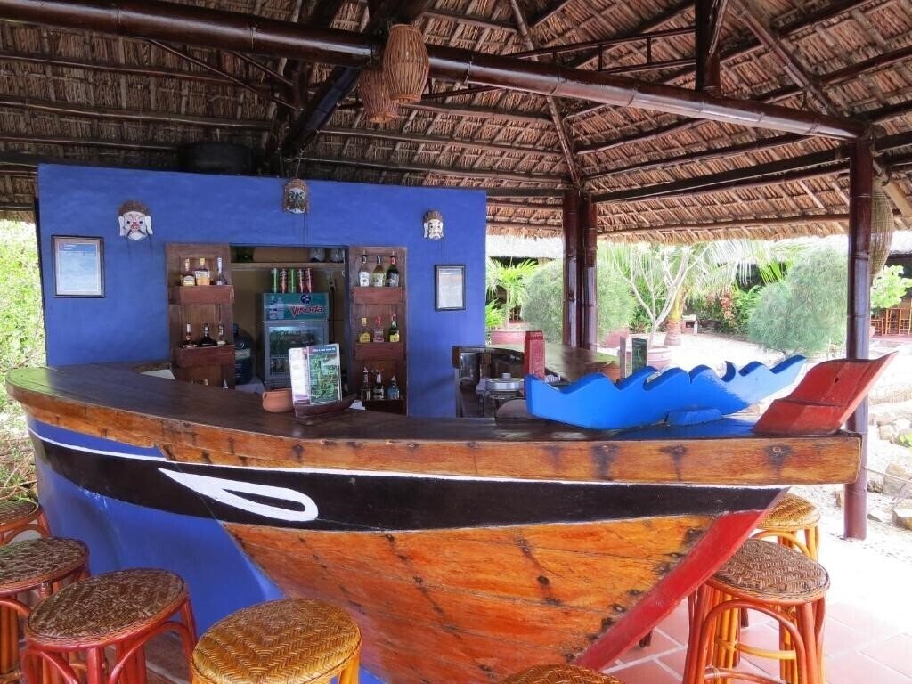 Фото Whale Island Resort 2*