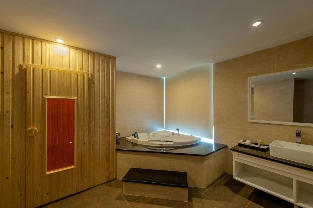 Фото Muong Thanh Grand Nha Trang Hotel 4*