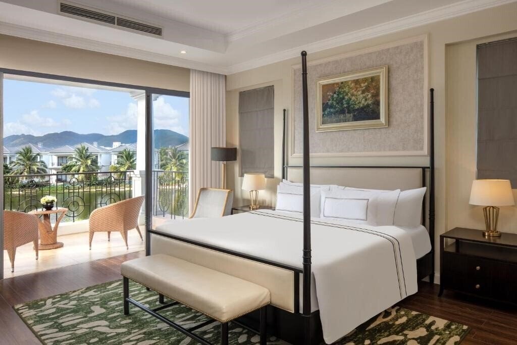 Фото Vinpearl Nha Trang Long Beach Villas 5*