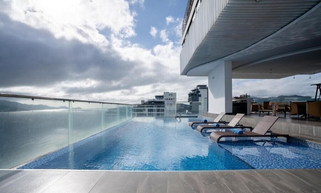 Готель Majestic Premium Hotel 4*