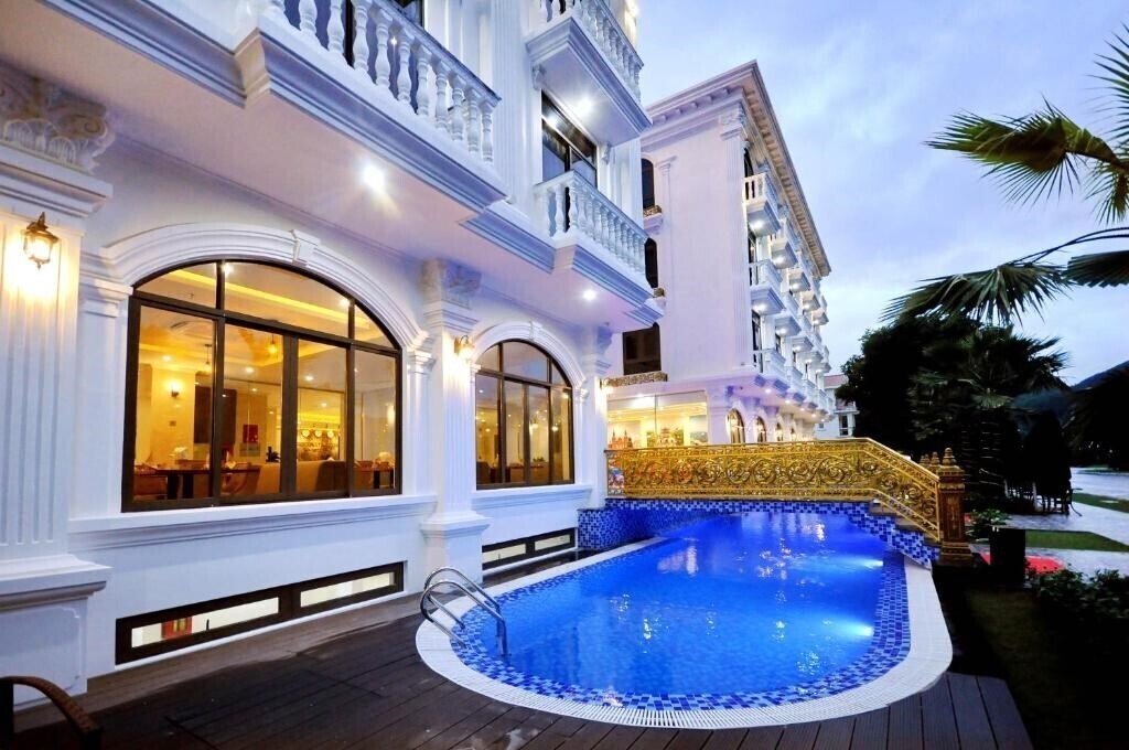 Фото Crown Nguyen Hoang Hotel 3*