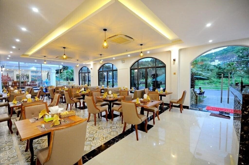 Фотографія Crown Nguyen Hoang Hotel 3*