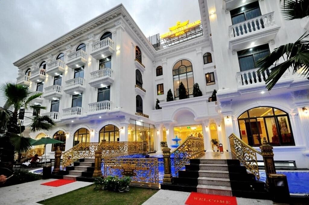 Фотографія Crown Nguyen Hoang Hotel 3*