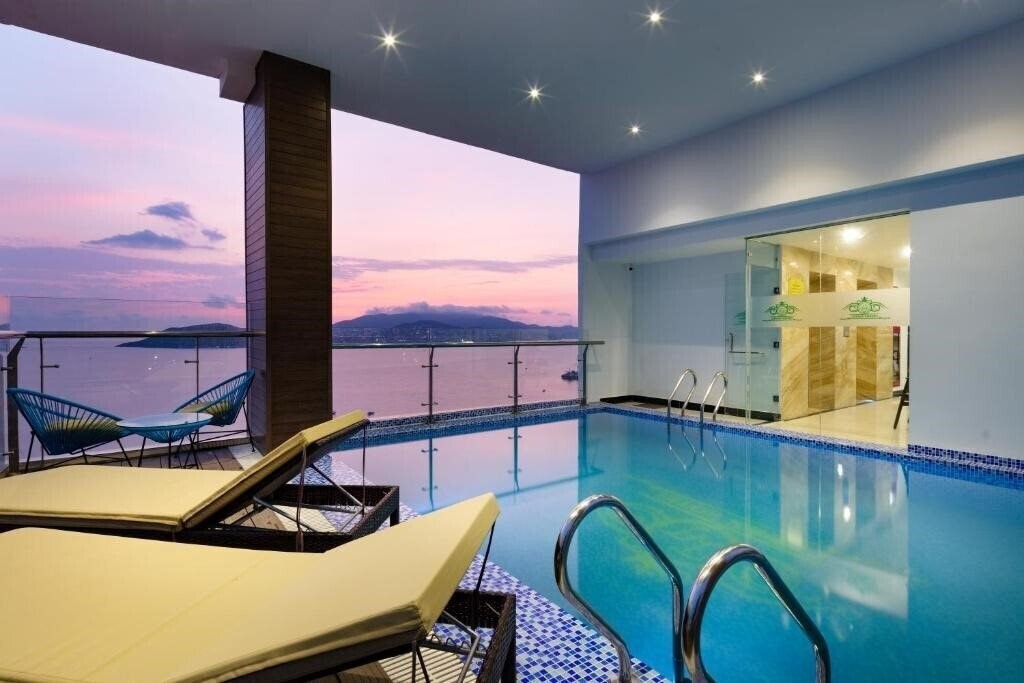 Фото Crown Hotel Nha Trang 3*