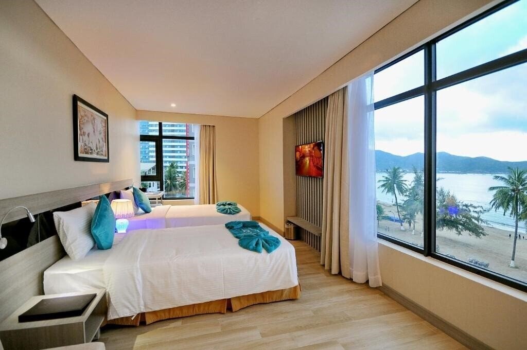 Отель The Mcr Luxury Hotel 3*