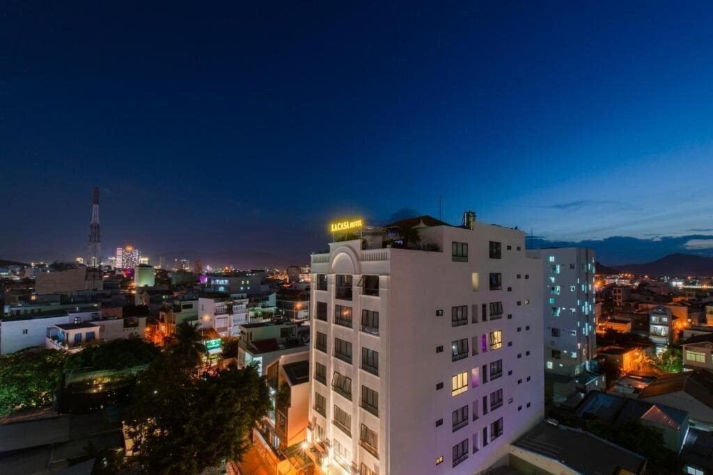 Готель La Casa Hotel Nha Trang 3*