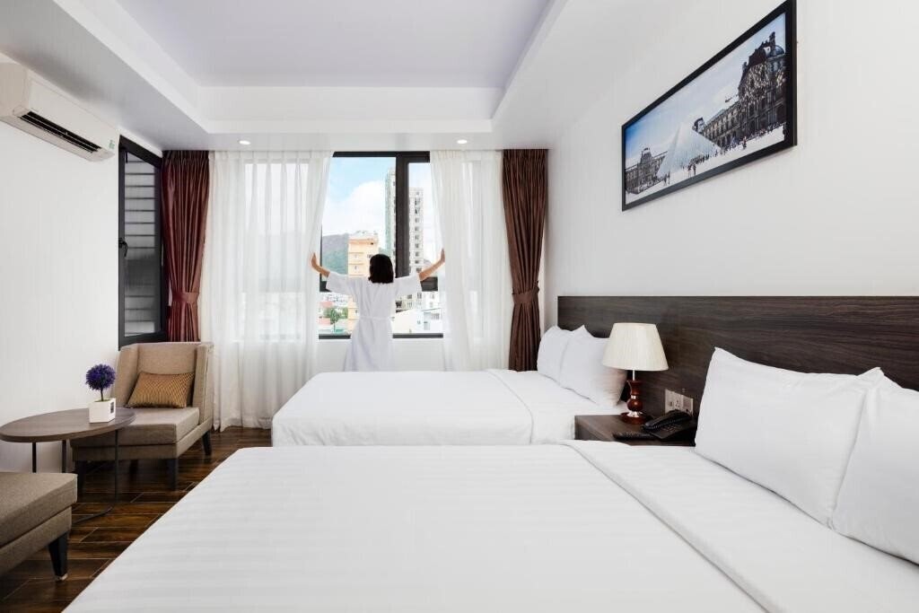 Готель La Casa Hotel Nha Trang 3*