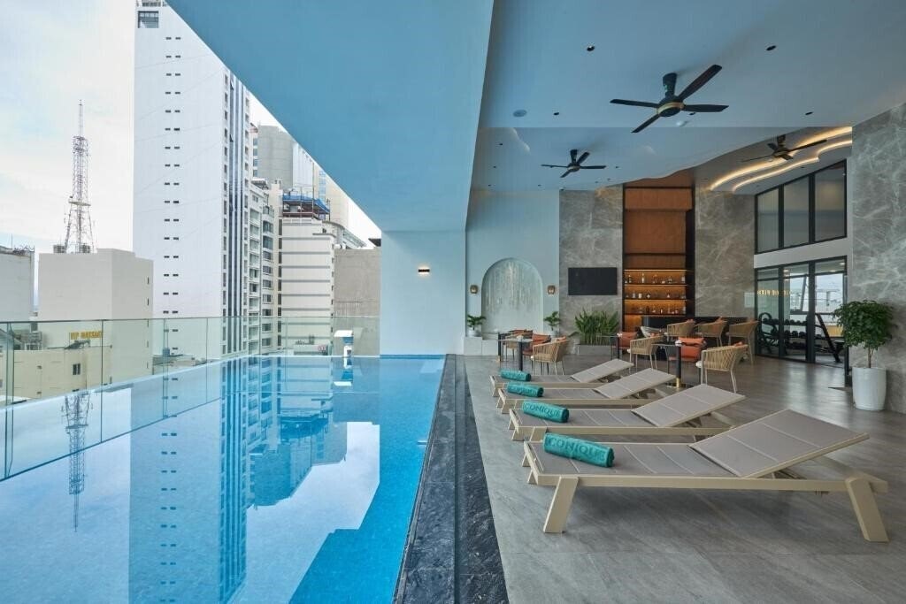Готель Iconique Hotel 3*