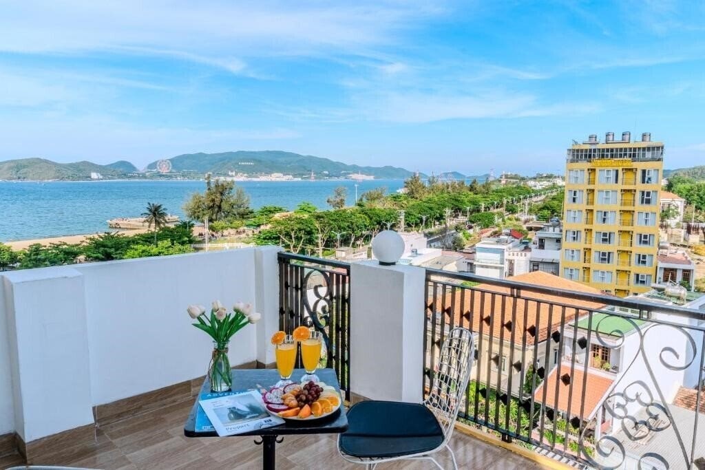 Отель Melyna Hotel Nha Trang Beach 2*
