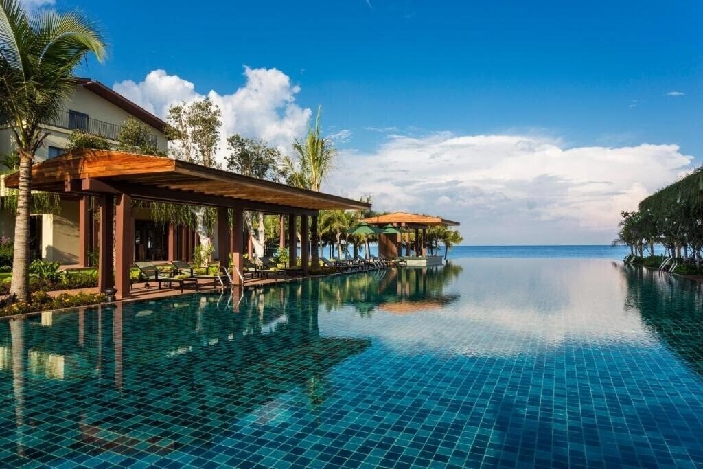 Готель Dusit Princess Moonrise Beach Resort 5*