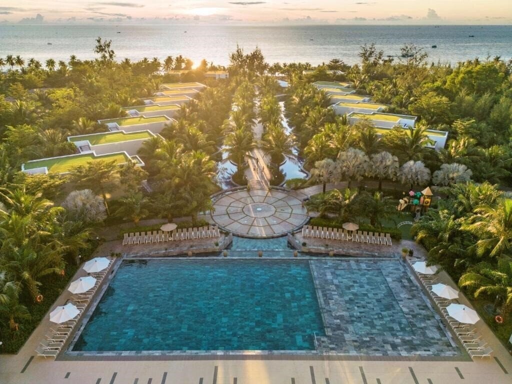 Готель Best Western Premier Sonasea Resort 5*