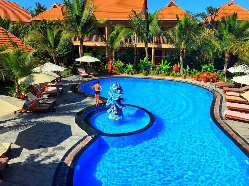 Готель Golden Topaz 3*