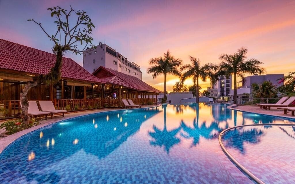 Отель Suncosy Central Resort 3*