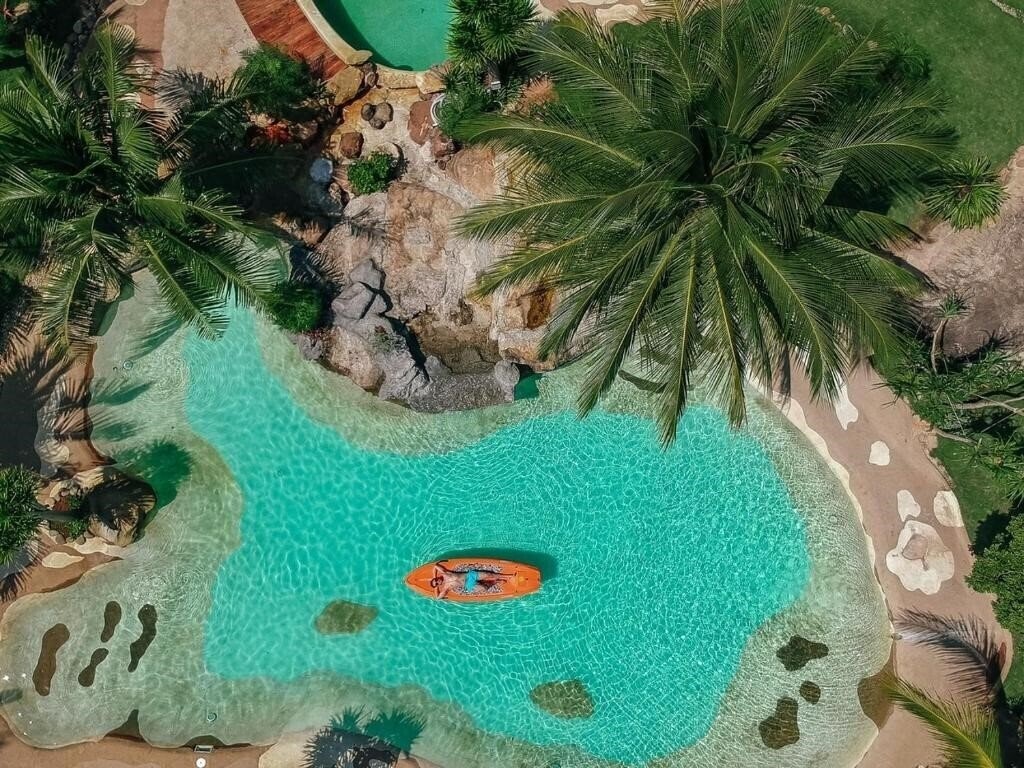 Готель Rocks Beach Boutique 3*