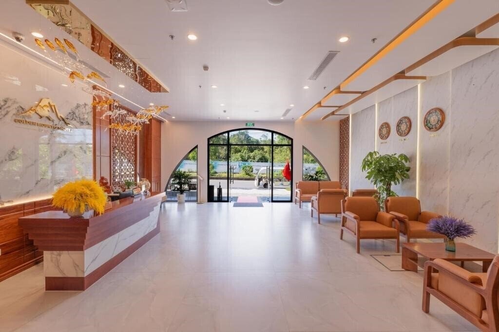 Готель Golden Mountain Hotel 3*
