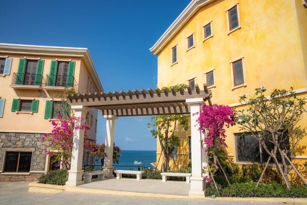 Фотографія Sunset Bay Retreat Hotel 3*