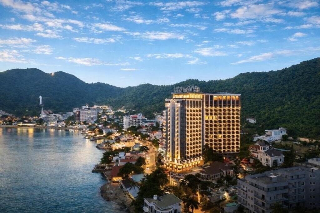 Готель Oyster Bay Hotel Vung Tau 4*