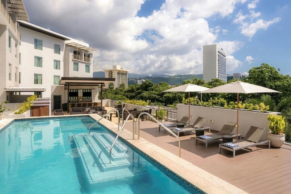 Готель Courtyard Kingston, Jamaica 3*