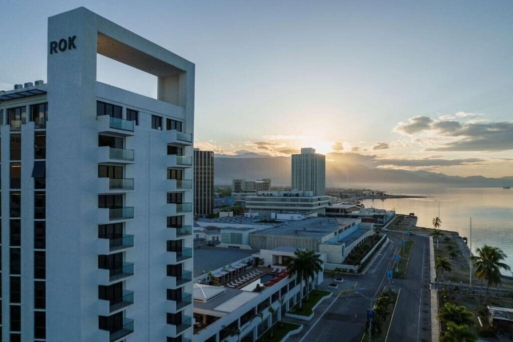 Готель Rok Hotel Kingston Tapestry Collection By Hilton 4*