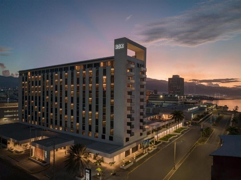 Отель Rok Hotel Kingston Tapestry Collection By Hilton 4*