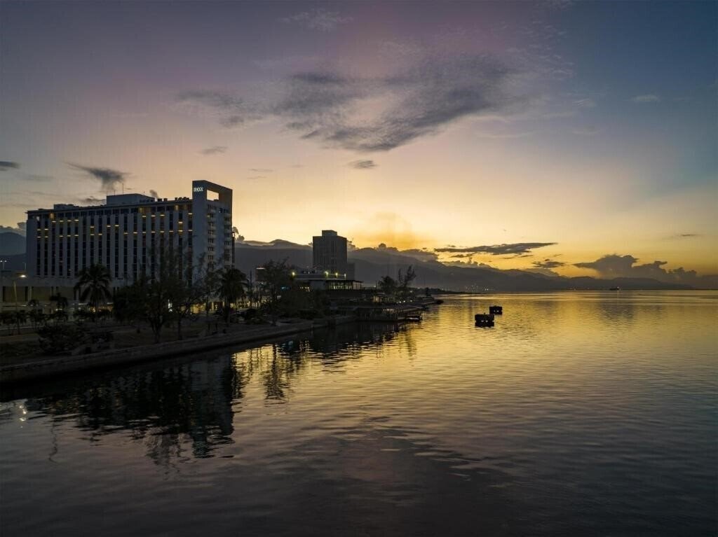 Картинка Rok Hotel Kingston Tapestry Collection By Hilton 4*