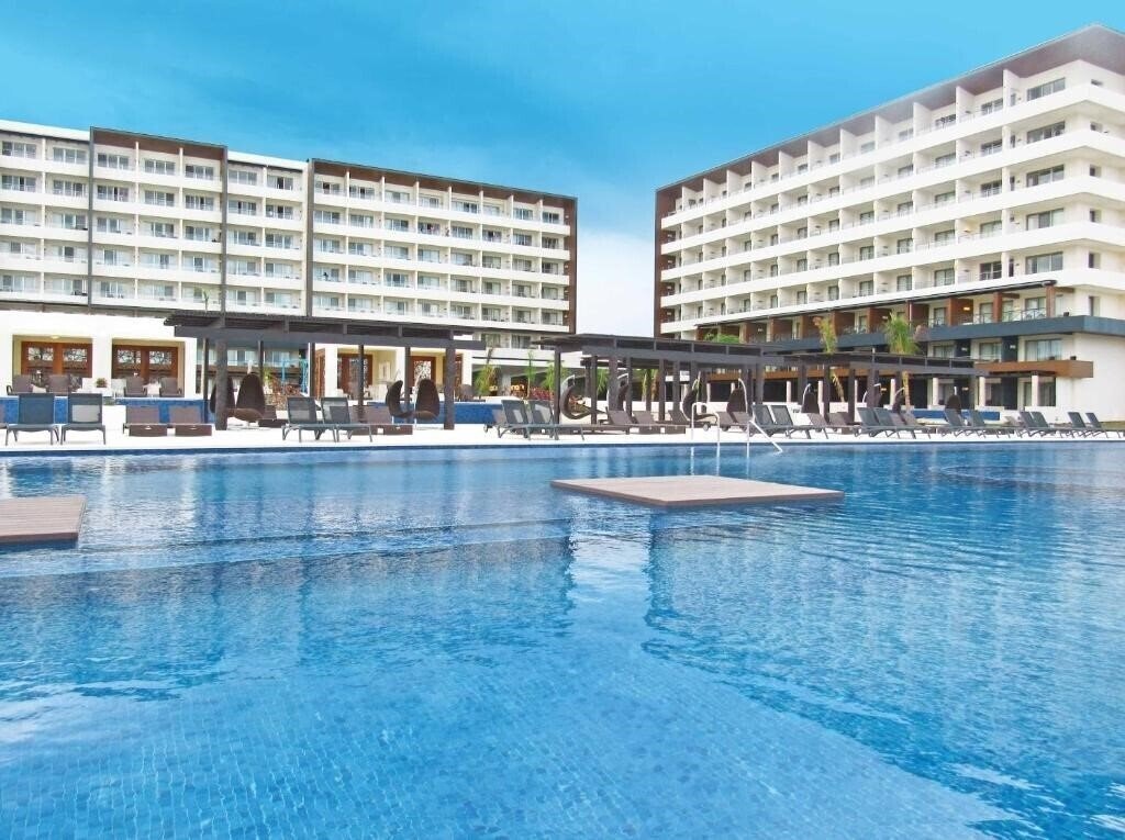 Изображение Royalton Blue Waters Montego Bay, an Autograph Collection All Inclusive Resort 5*