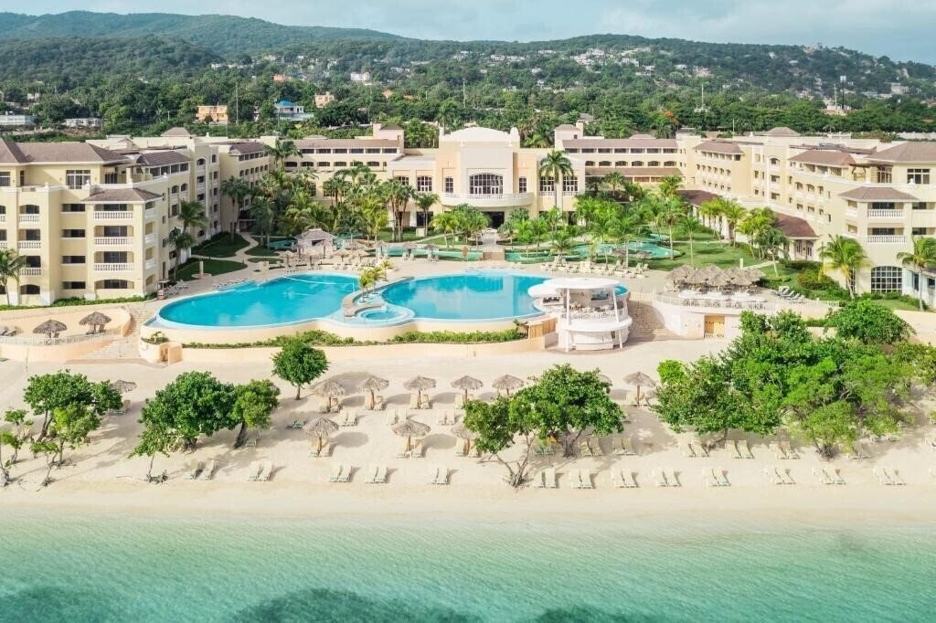 Готель Iberostar Rose Hall Beach 5*