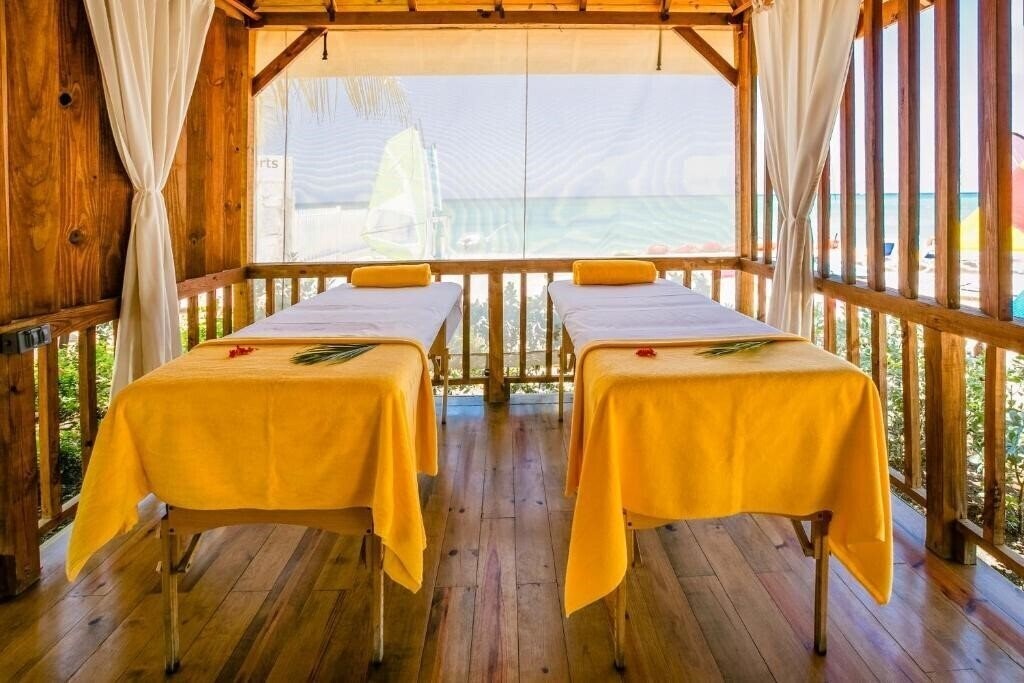 Фотография Grand Decameron Cornwall Beach, A Trademark All Inclusive 4*