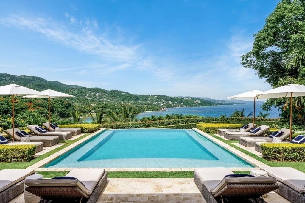 Готель Round Hill 5*