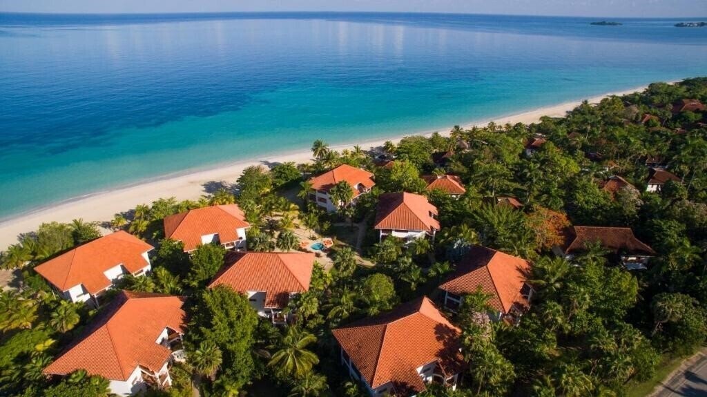 Отель Couples Swept Away Beach 4*