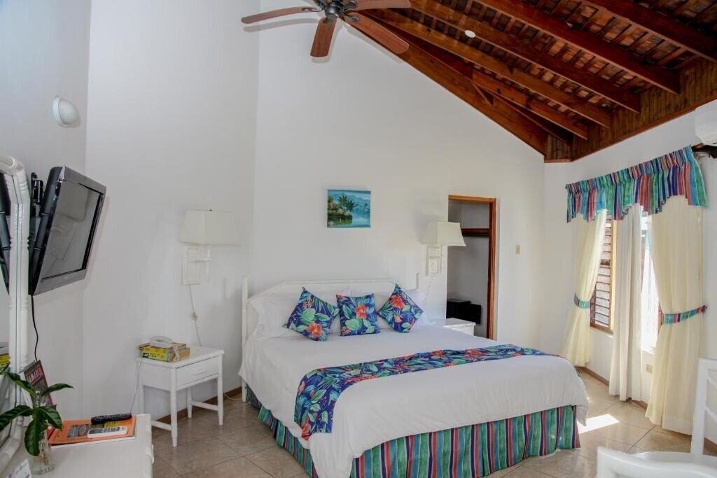 Фото Negril Tree House Resort 3*