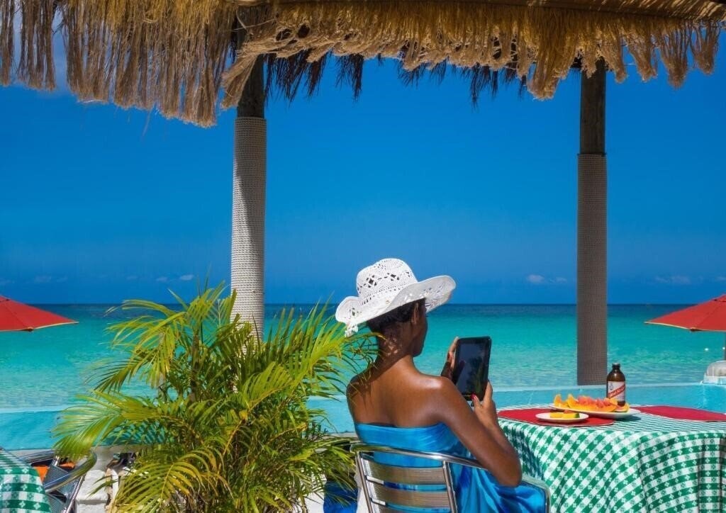 Готель Legends Beach Resort 3*