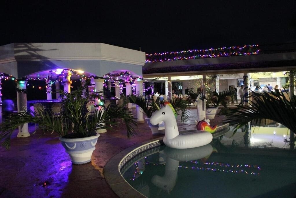 Фотографія Beachcomber Club 2*