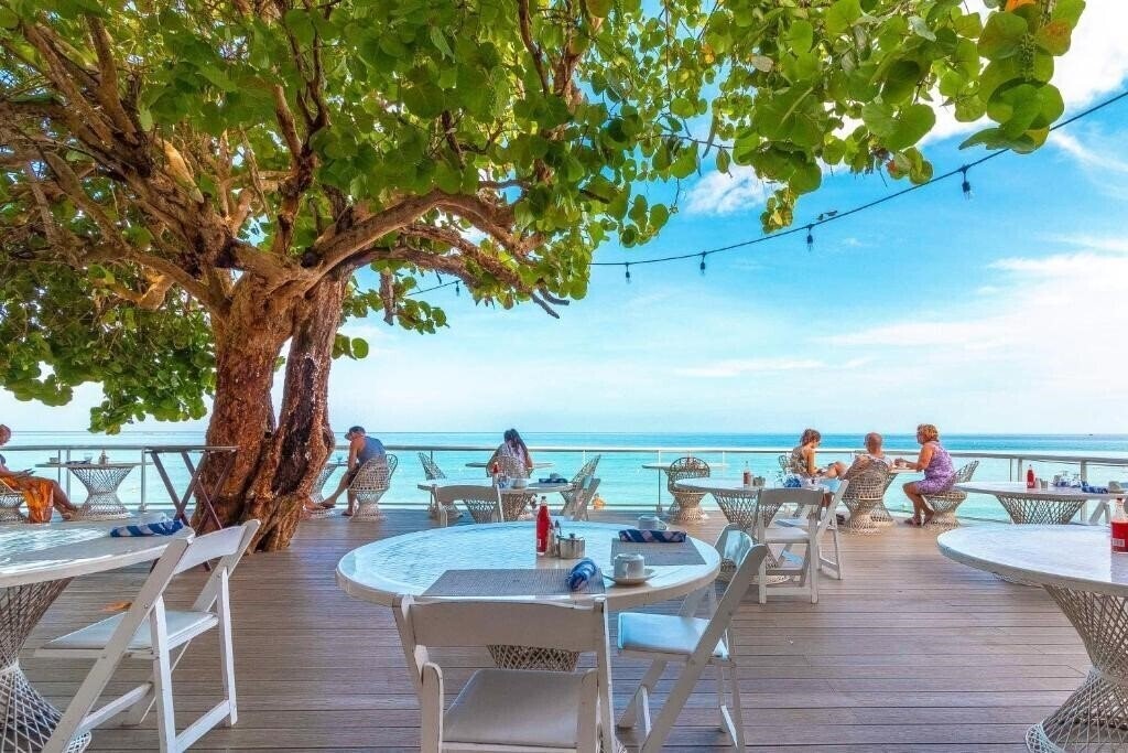 Готель Travellers Beach Resort 3*