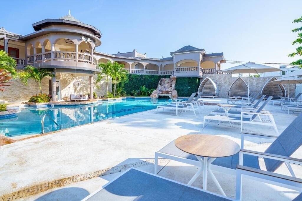 Фото Travellers Beach Resort 3*