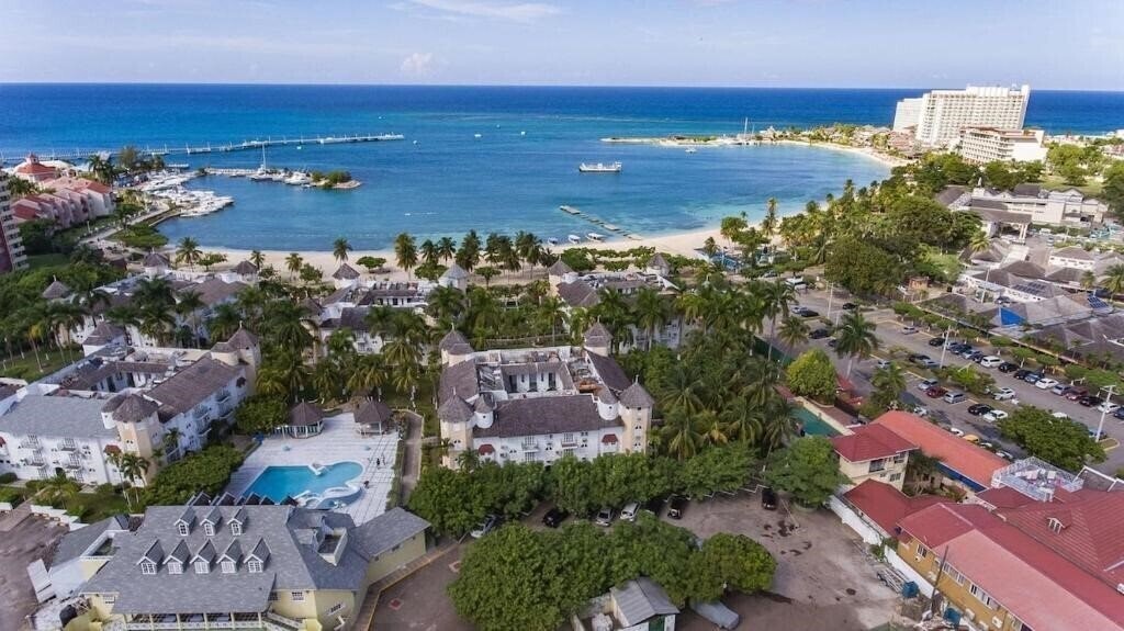 Отель Fishermans Point 3*