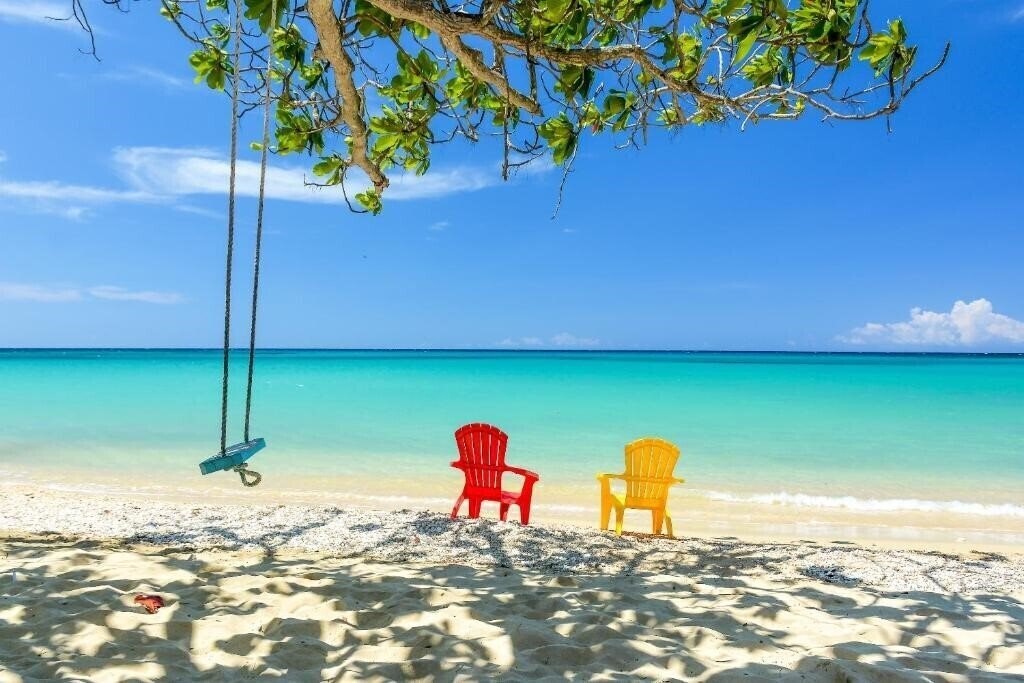 Готель Sand And Tan Beach Hotel 4*