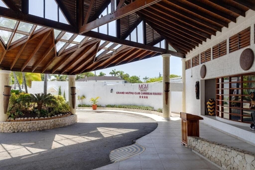 Картинка Grand Muthu Runaway Bay Club Caribbean (ex. Royal Decameron Club Caribbean) 3*