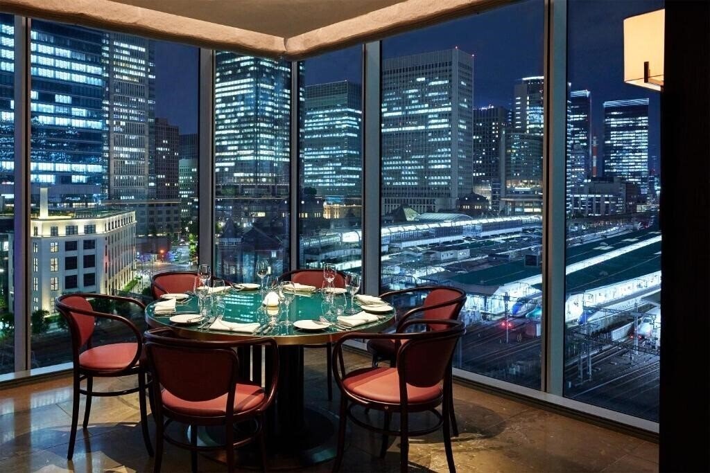 Готель Four Seasons Hotel Tokyo At Marunouchi 5*