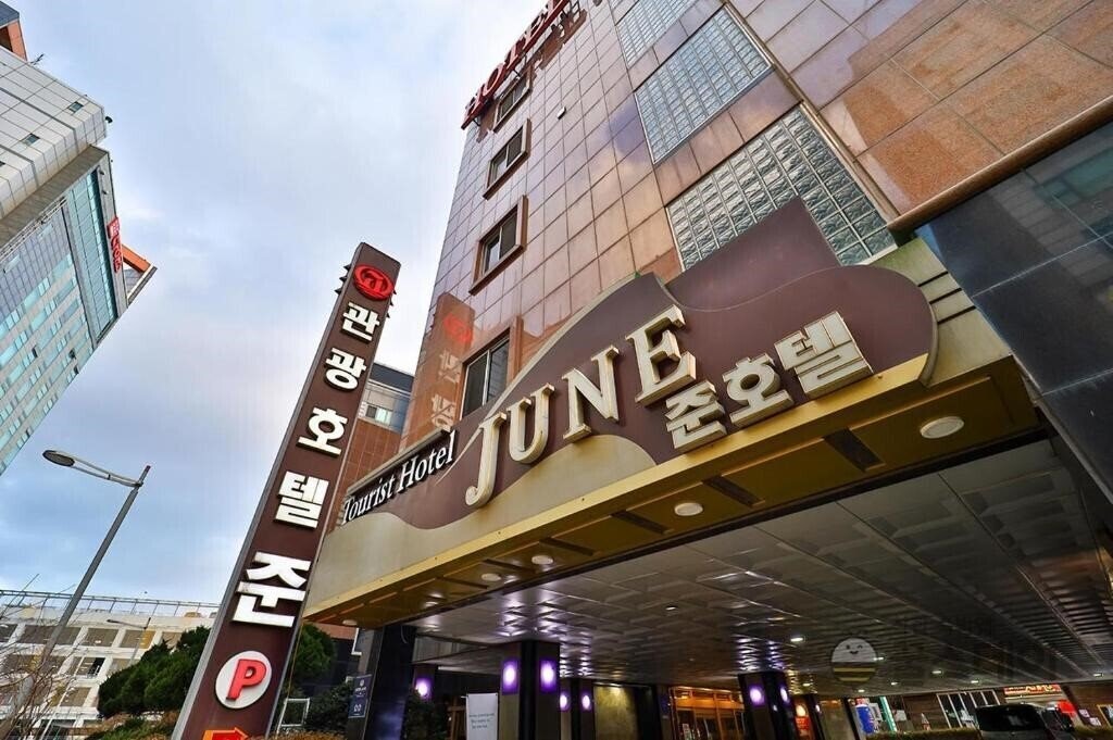 Отель Airport Hotel June 3*