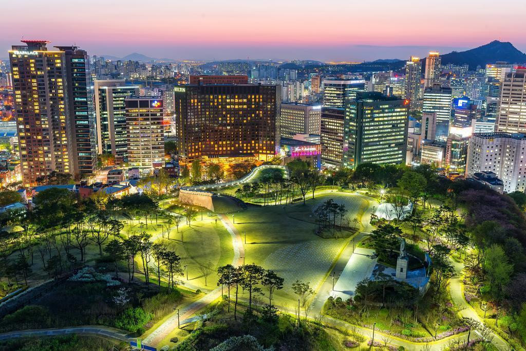 Seoul отзывы. Корея Хилтон. Сеул Южная Корея. Hilton Южная Корея. Хилтон в Сеуле.