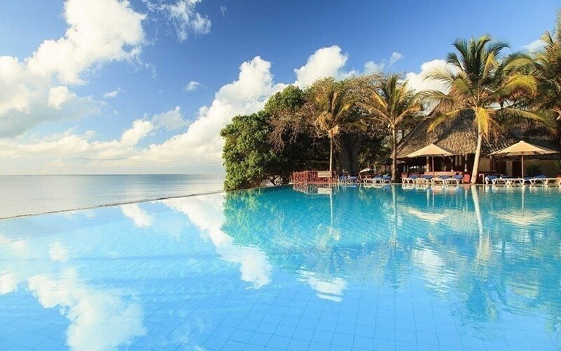 Отель Baobab Beach Resort 4*